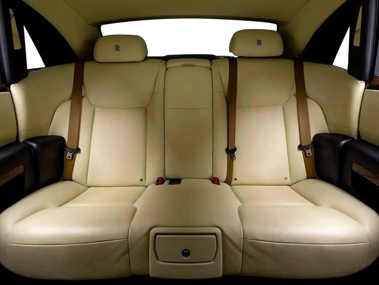 Rolls Royce Ghost V12 Luxury with Starlight Headliner | GCC Spec