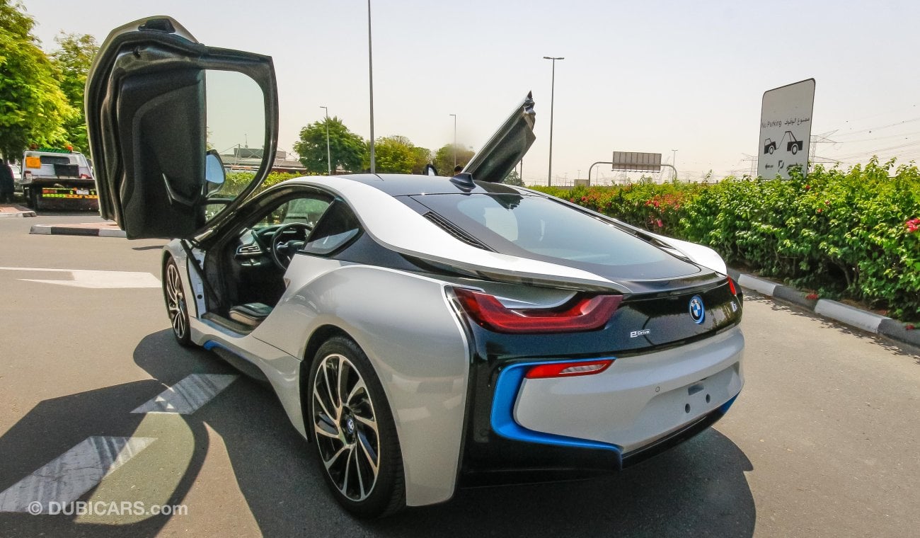 بي أم دبليو i8