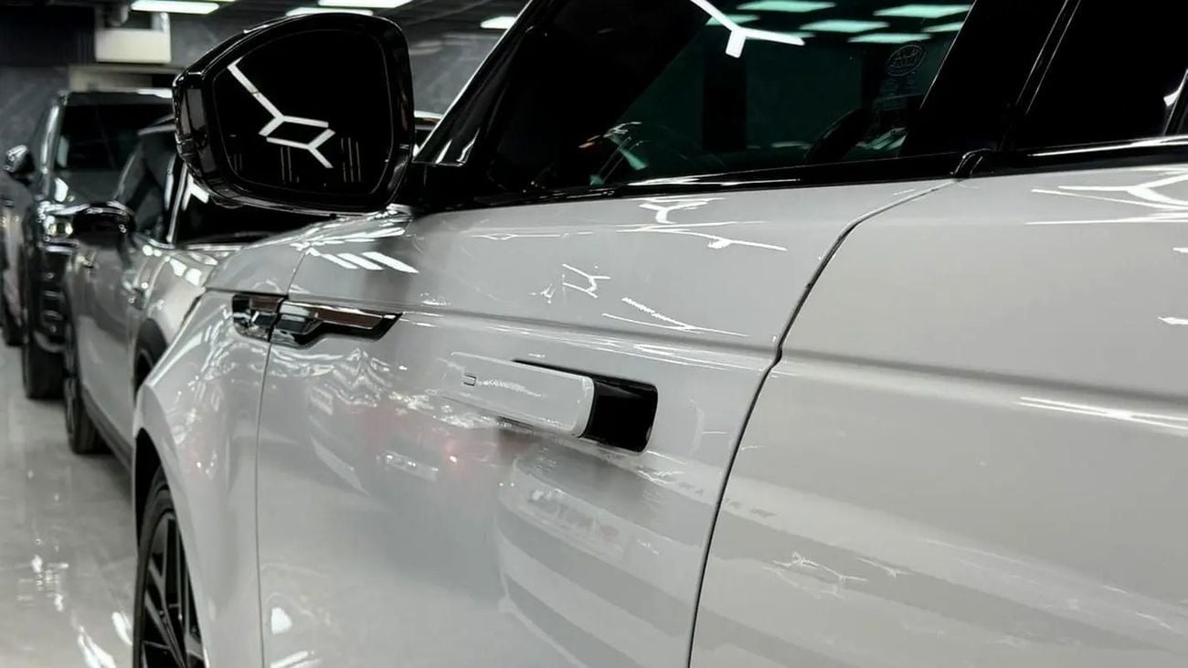 لاند روفر رينج روفر فيلار GCC P380 R DYNAMIC V6 MINT CONDITION WITH WARRANTY AND FINANCE OPTION