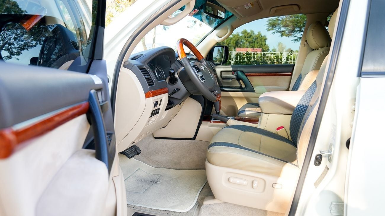 تويوتا لاند كروزر EXR V6 2014!! GCC SPECS!! WELL MAINTAINED