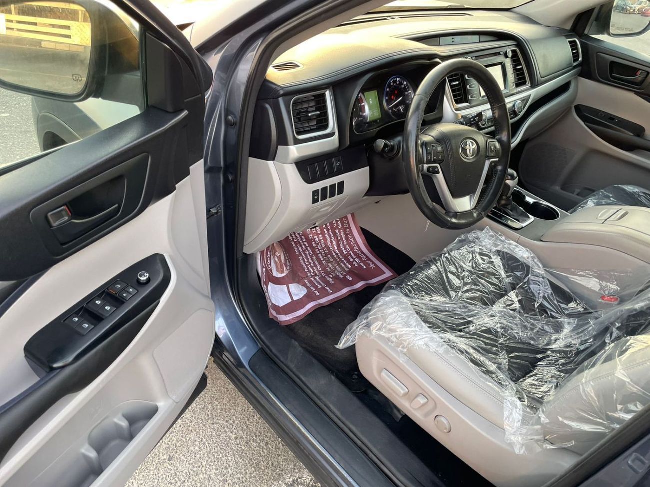 Toyota Highlander 2015 Toyota Highlander LE MidOption+ 3.5L V6 - AWD 4x4 - 7 Seater - Trunk Auto -