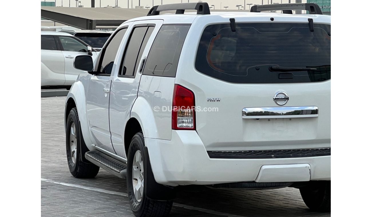 Nissan Pathfinder SE