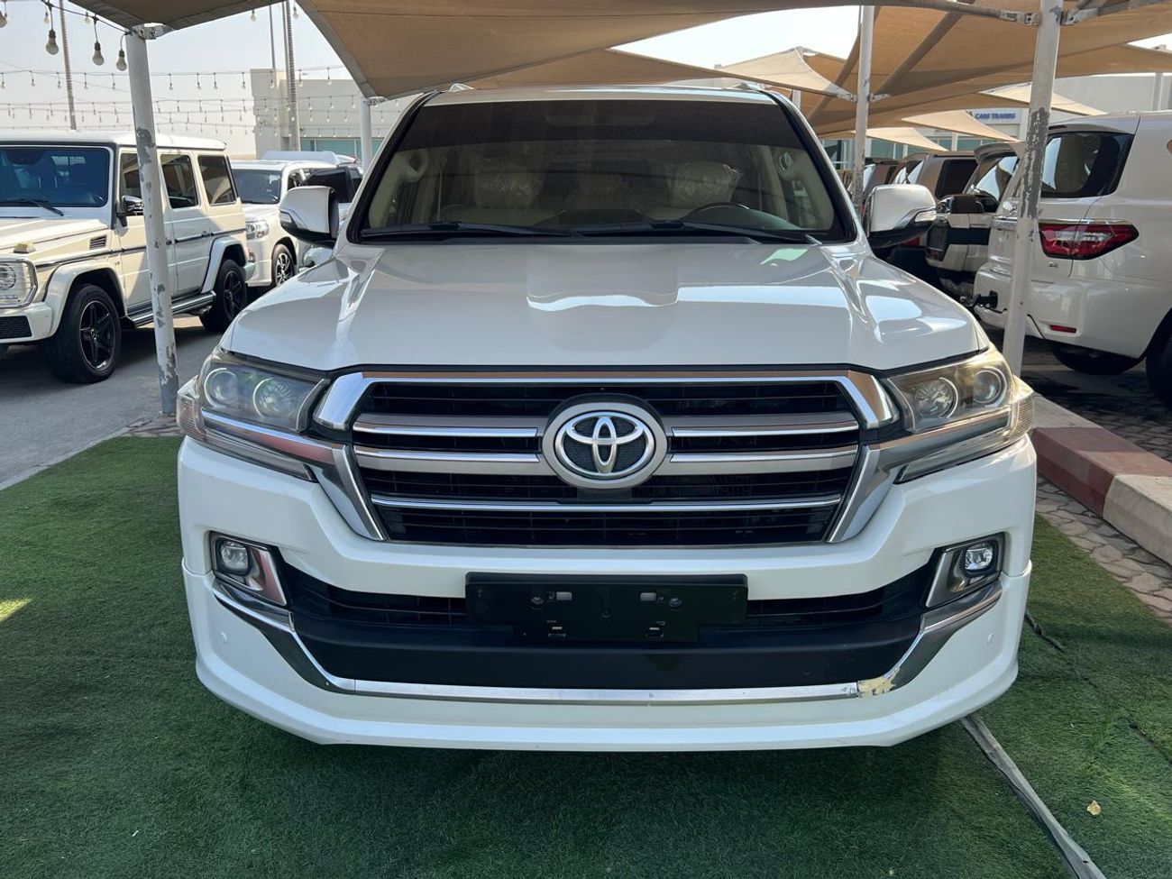 Toyota Land Cruiser VXR 5.7L AWD TOYOTA LAND CRUISER GRAND TOURING 2019 VXR 5.7L /V8