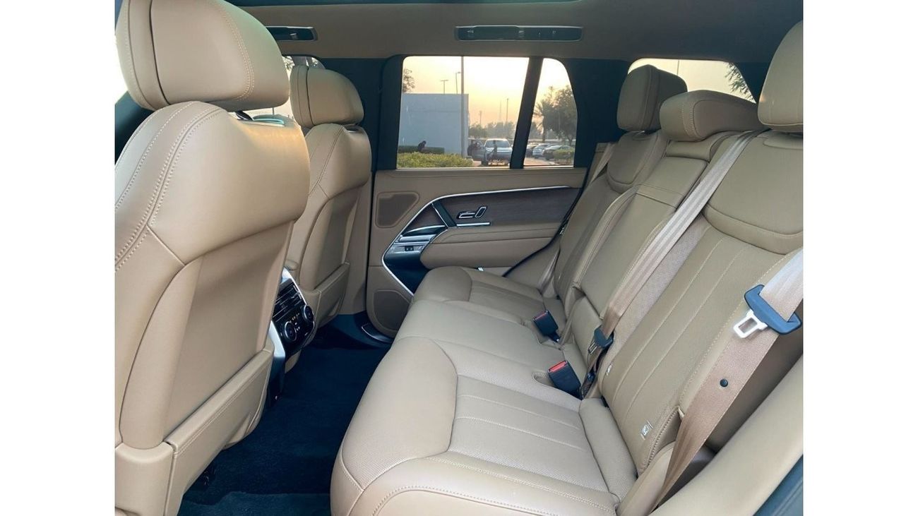 Land Rover Range Rover **2023** V6 P400 GCC SPEC UNDER WARRANTY AND SERVICE