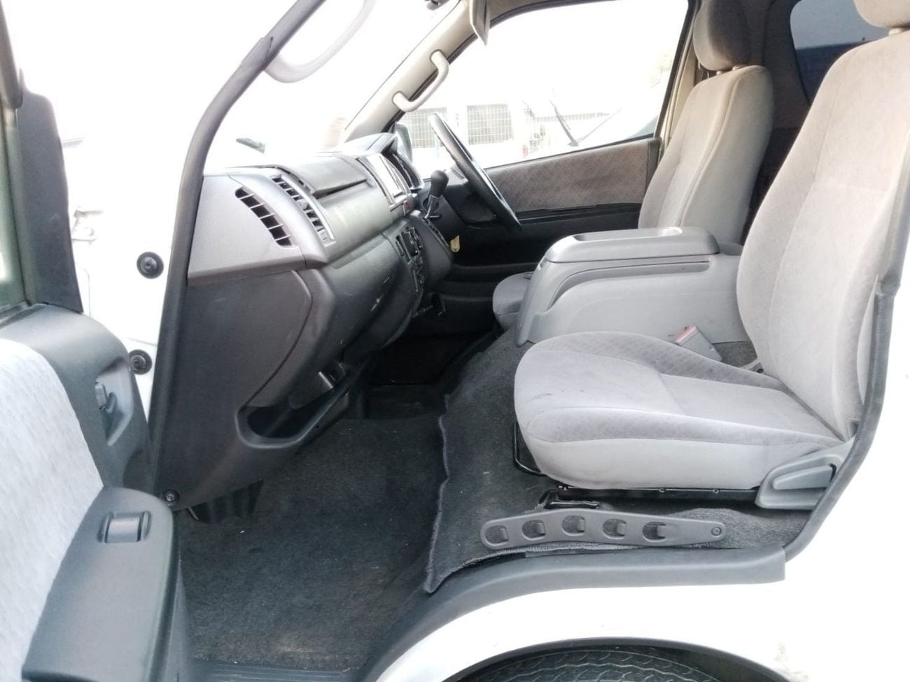Toyota Hiace TOYOTA HIACE VAN RIGHT HAND DRIVE (PM 893)