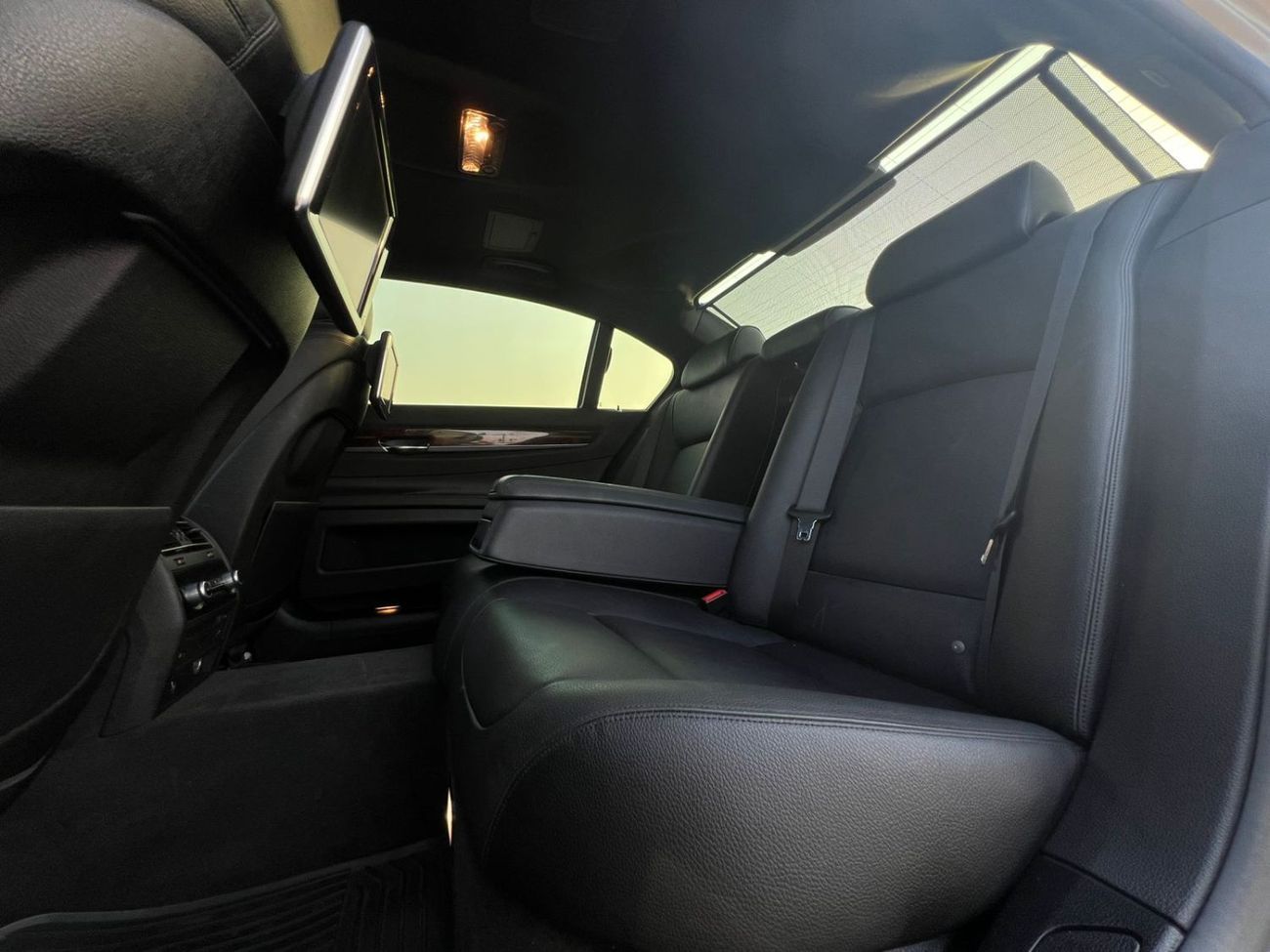 بي أم دبليو 740Li BMW 740LI 3.0L 2015 GCC