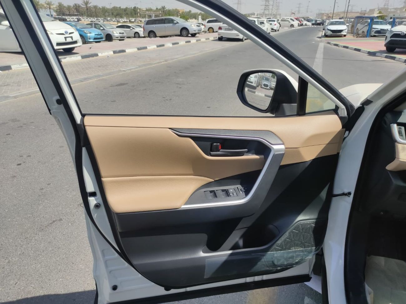 Toyota RAV4 2.5L LE Hybrid 2022 production  ( Ready Stock)