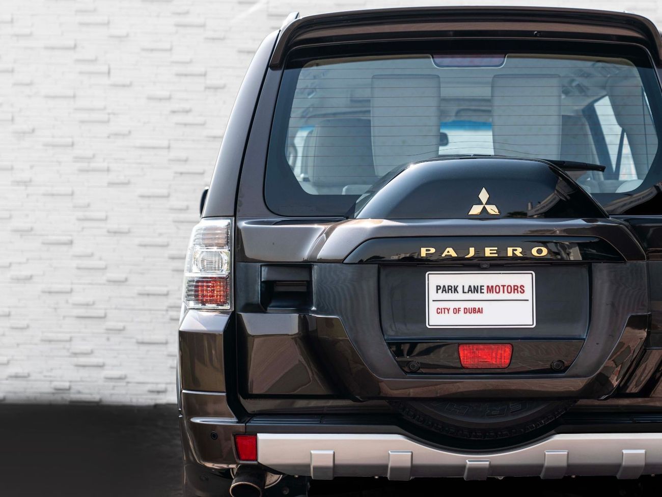 Mitsubishi Pajero AED 1,415 PM • PAJERO 3.8L V6 GLS TOP • GOLD EMBLEM PACKAGE • ONLY 58,000 KMS • PRISTINE CONDITION