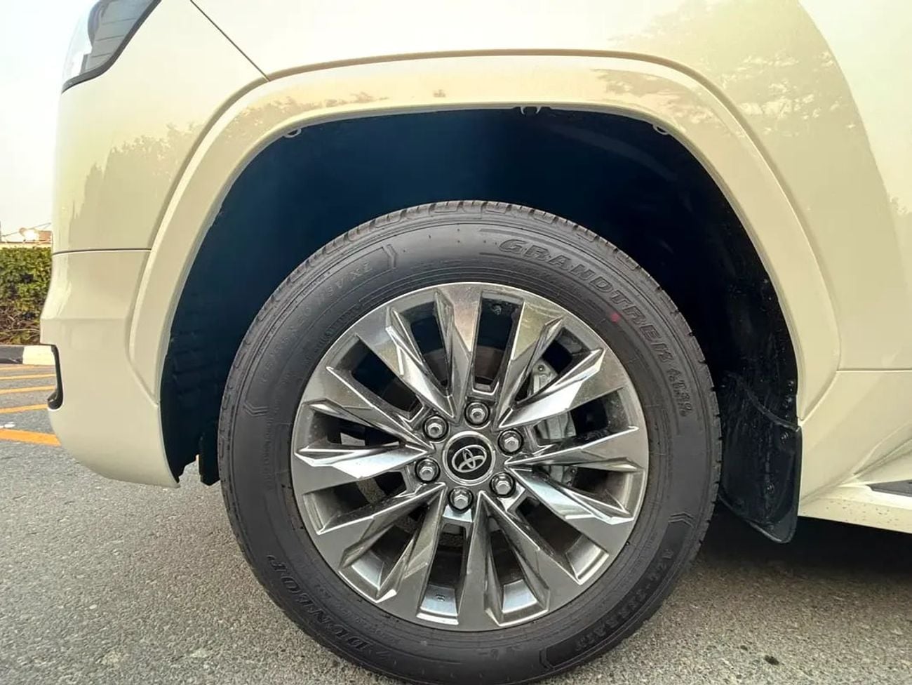 تويوتا لاند كروزر GXR 4.0L V6 - Brand GCC Specs