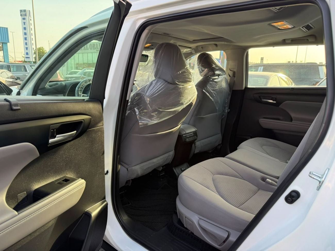 تويوتا هايلاندر TOYOTA HIGHLANDER GLE HEV - A/T . Hybrid . SUV . 4X4 . 7 Seats . 2023 Model