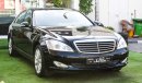 مرسيدس بنز S 350 خليجى - بانوراما - شاشة - كاميراخلفية - أبواب شفط - مرايا كهربائية - رنجات - حساسات - أنوار ضباب