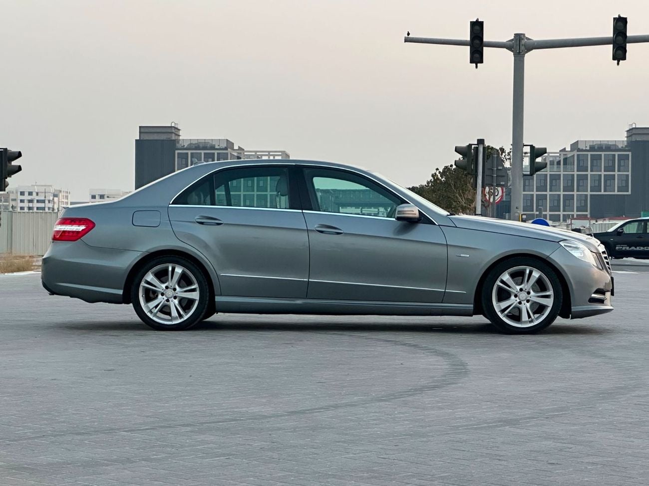 مرسيدس بنز E 350 4MATIC (NON GCC)