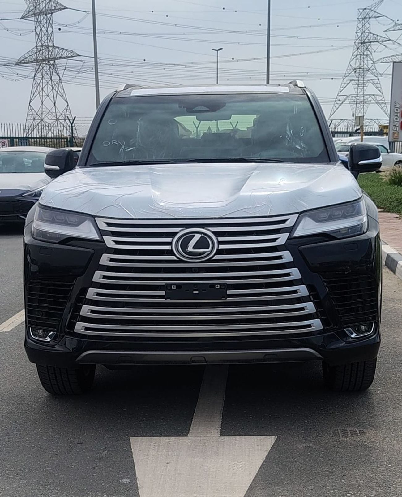 لكزس LX 700h Signature