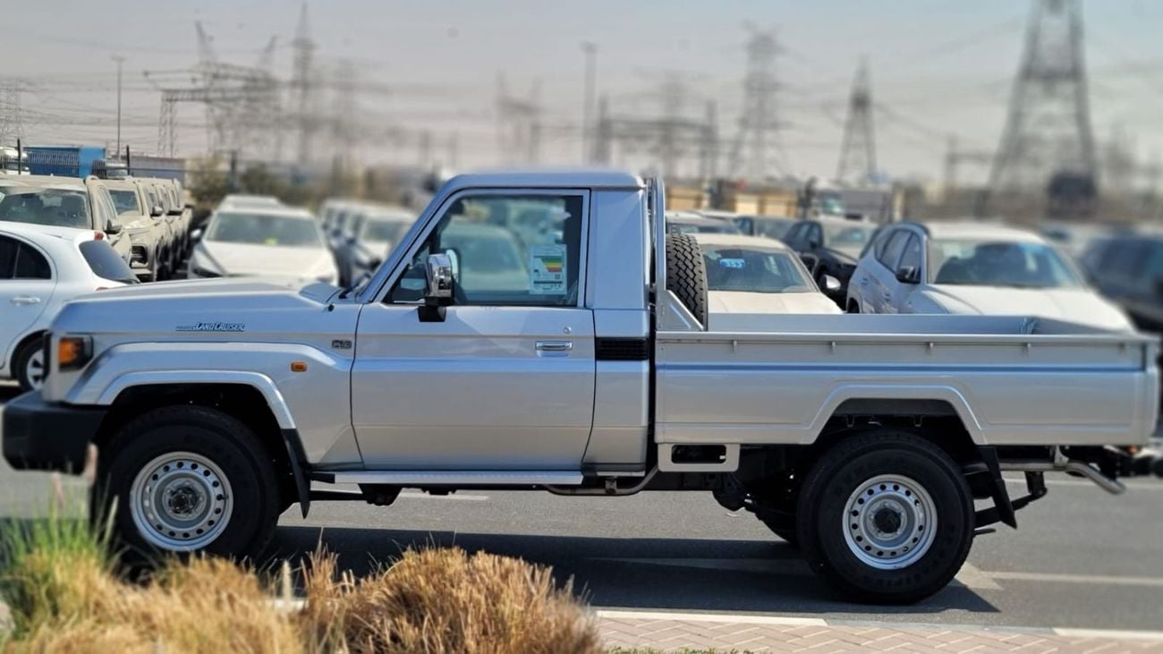 تويوتا لاند كروزر بيك آب Std 4.0L Single Cab Utility 4WD