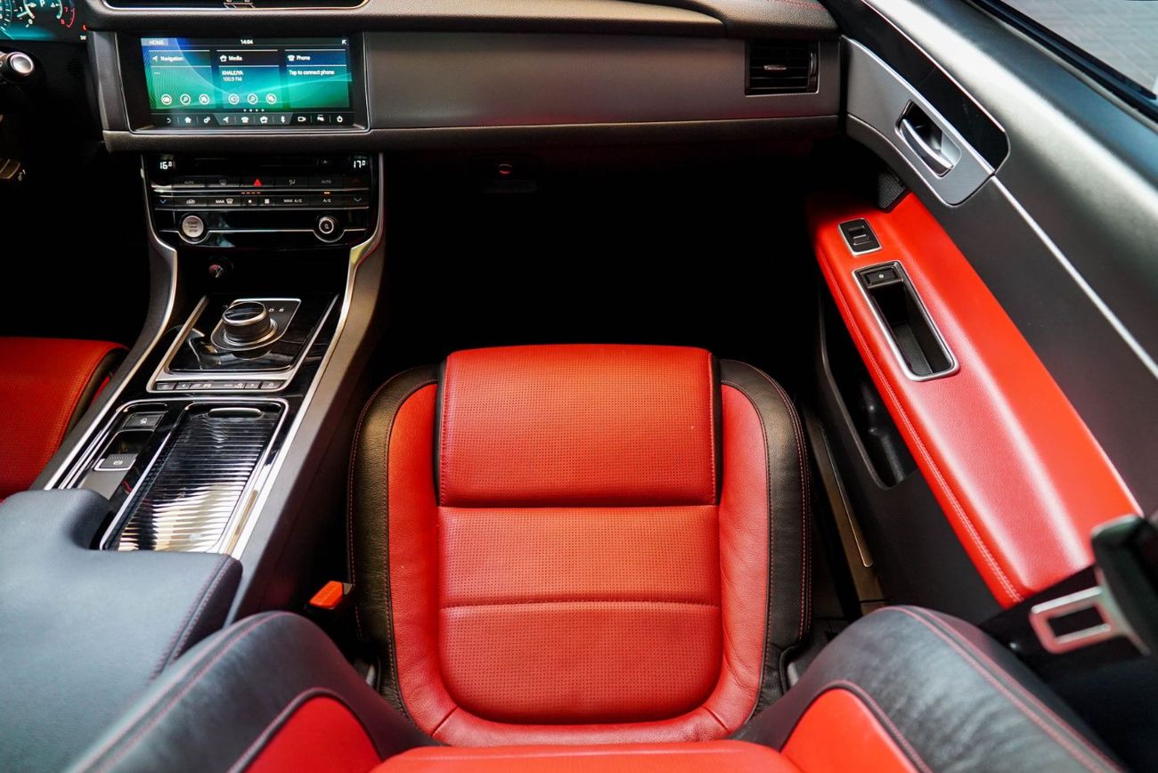 Jaguar XF R-Sport 2.0L Sedan