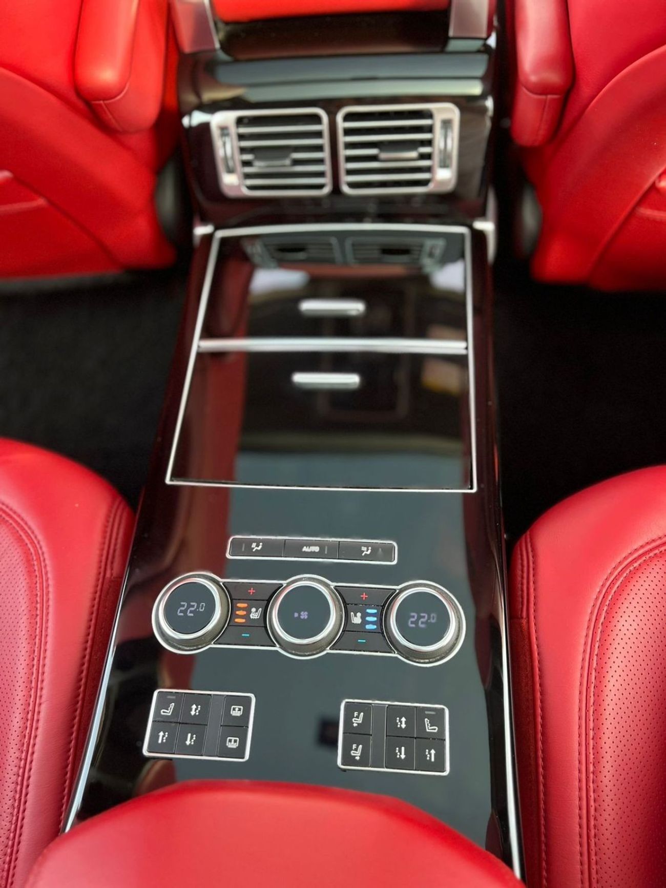 Land Rover Range Rover Range Rover Vogue Autobiography 5.0 L V8 Panoramic  Full option  GCC 2014 96,000 km  Full Service Hi