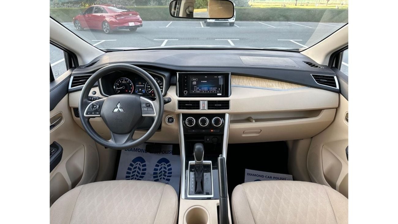 Mitsubishi Xpander Mitsubishi xpander 2023 1.5L // FSH // ORGINAL PAINT // LOW MILEAGE // UNDER WARRANTY