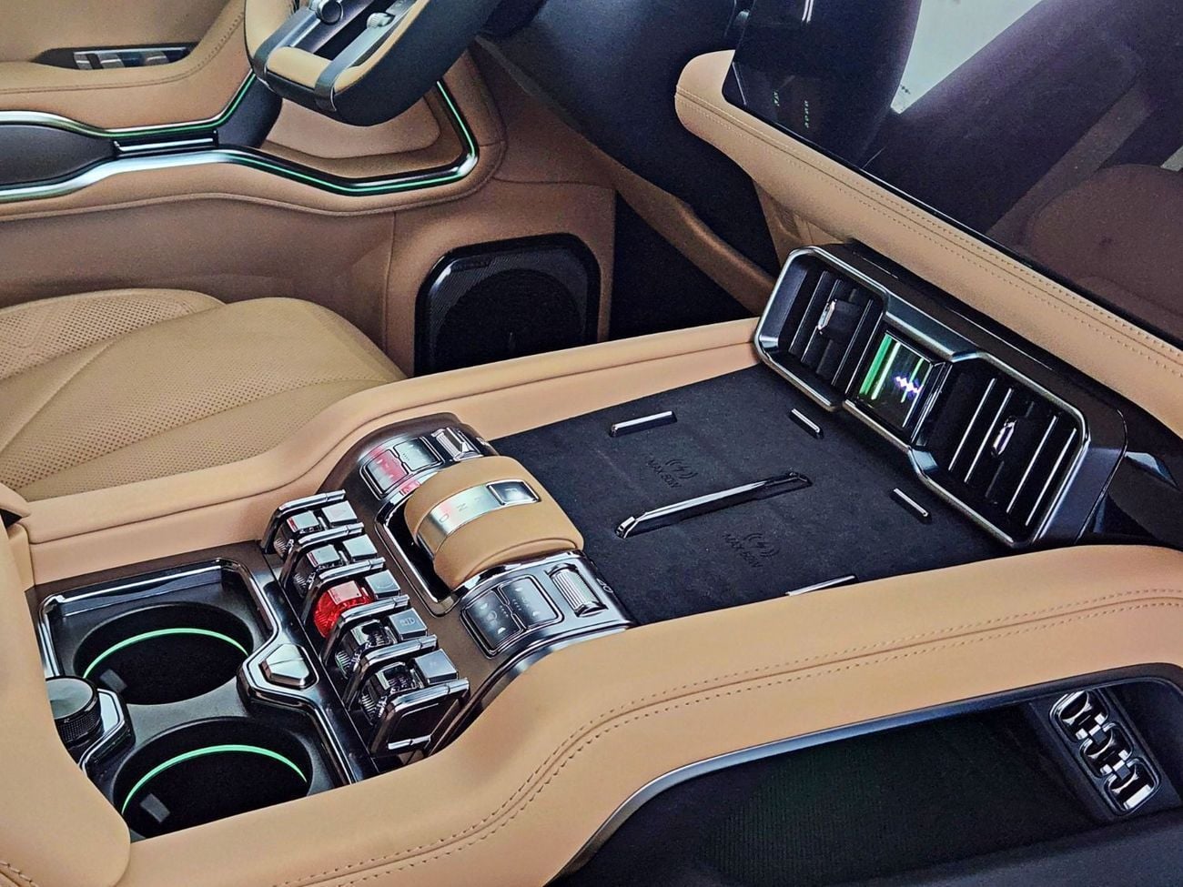 BYD Leopard 8 Smart and Brave Flagship Edition (7 Seats)