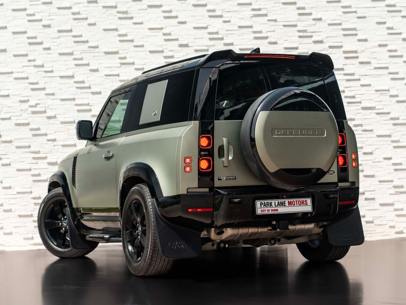 Land Rover Defender P400 90 First Edition 3.0L (6 Seater)