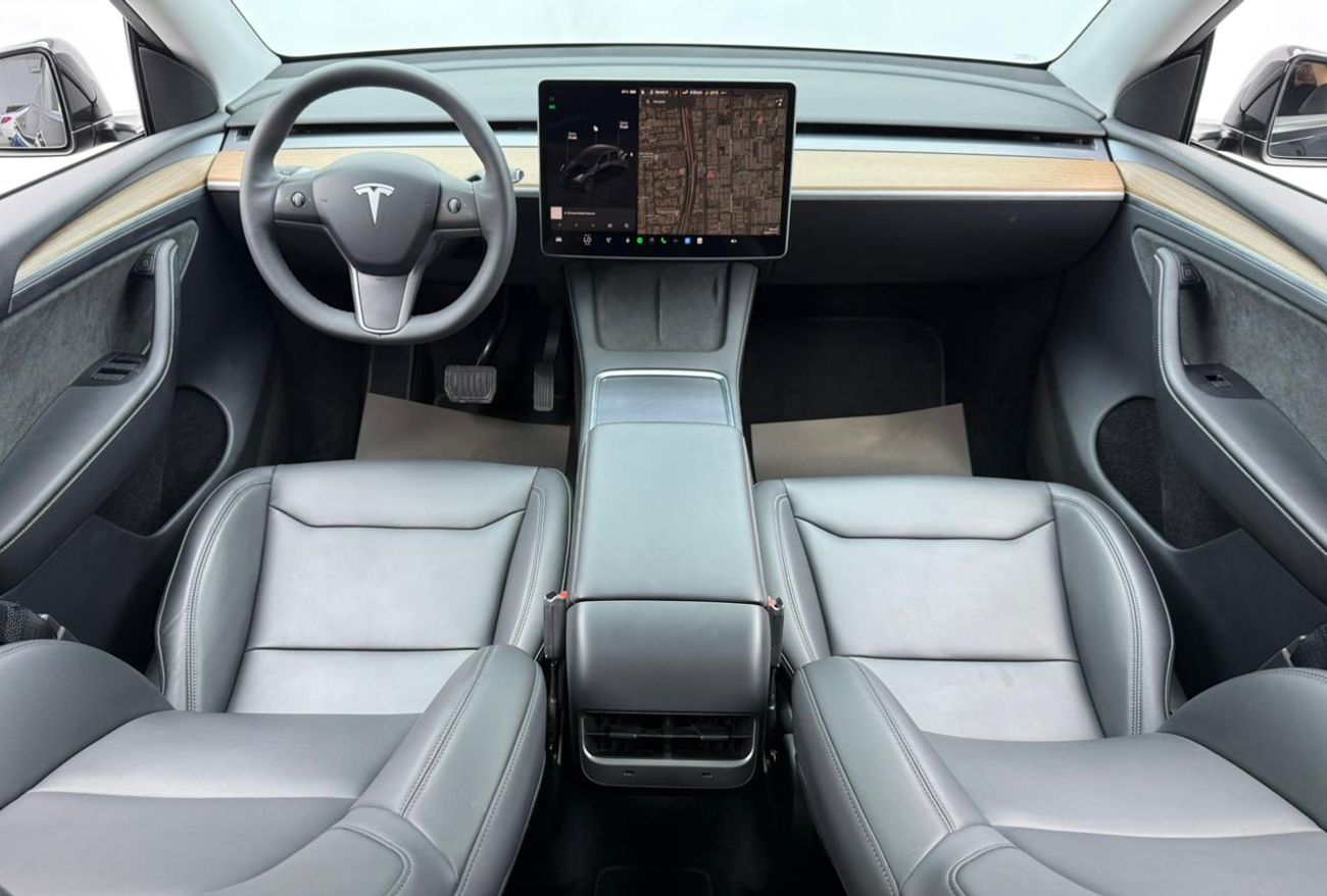 تسلا موديل Y Real-Wheel Drive 2024 Tesla Model Y, 2027 Tesla Warranty, 2031 Tesla Battery Warranty, Low Km, GCC
