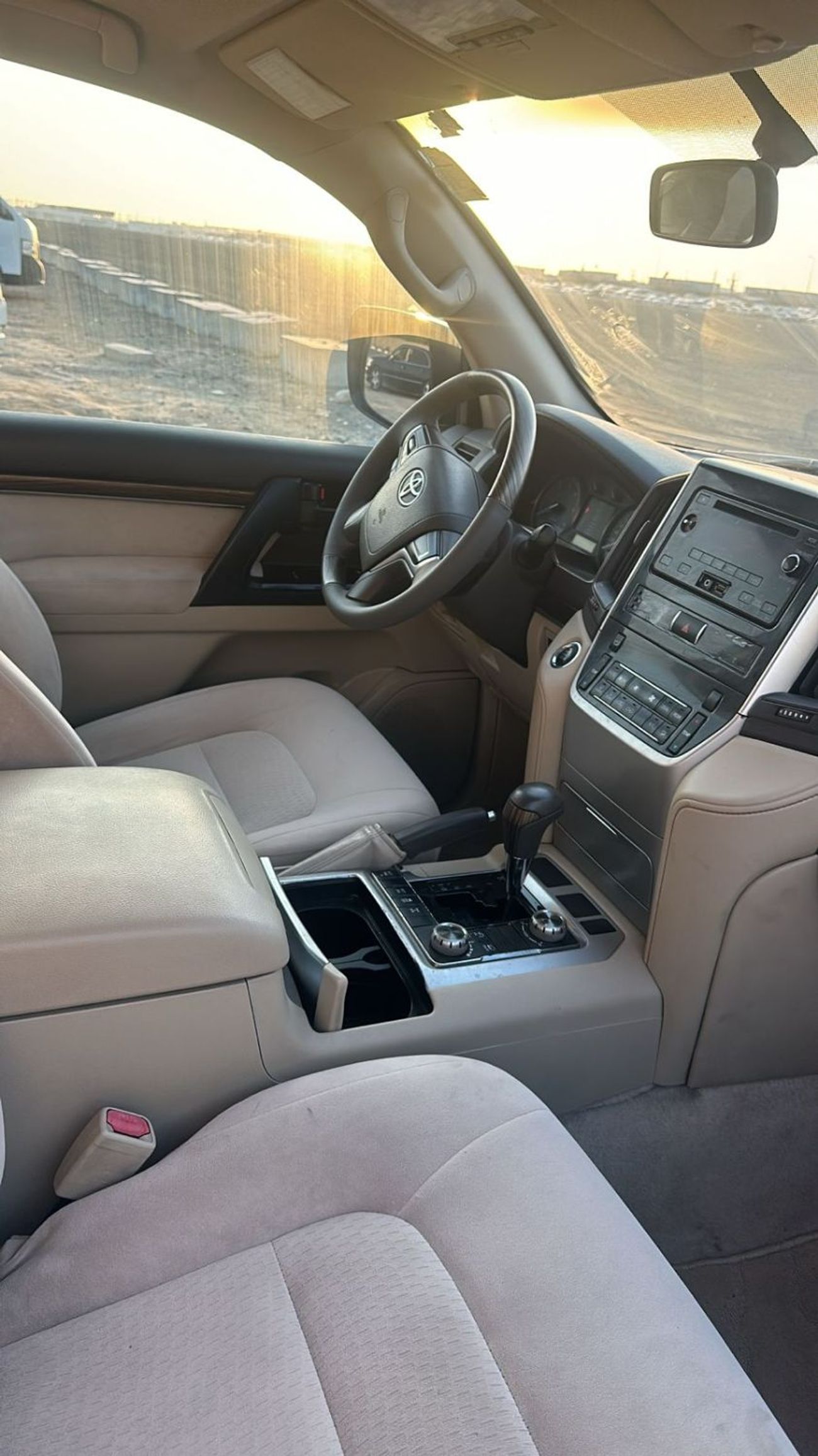 Toyota Land Cruiser GXR-4.5L-Diesel-LHD-Automatic-4wd-GCC specs-8 Cylinders-8 Seats-5 Doors