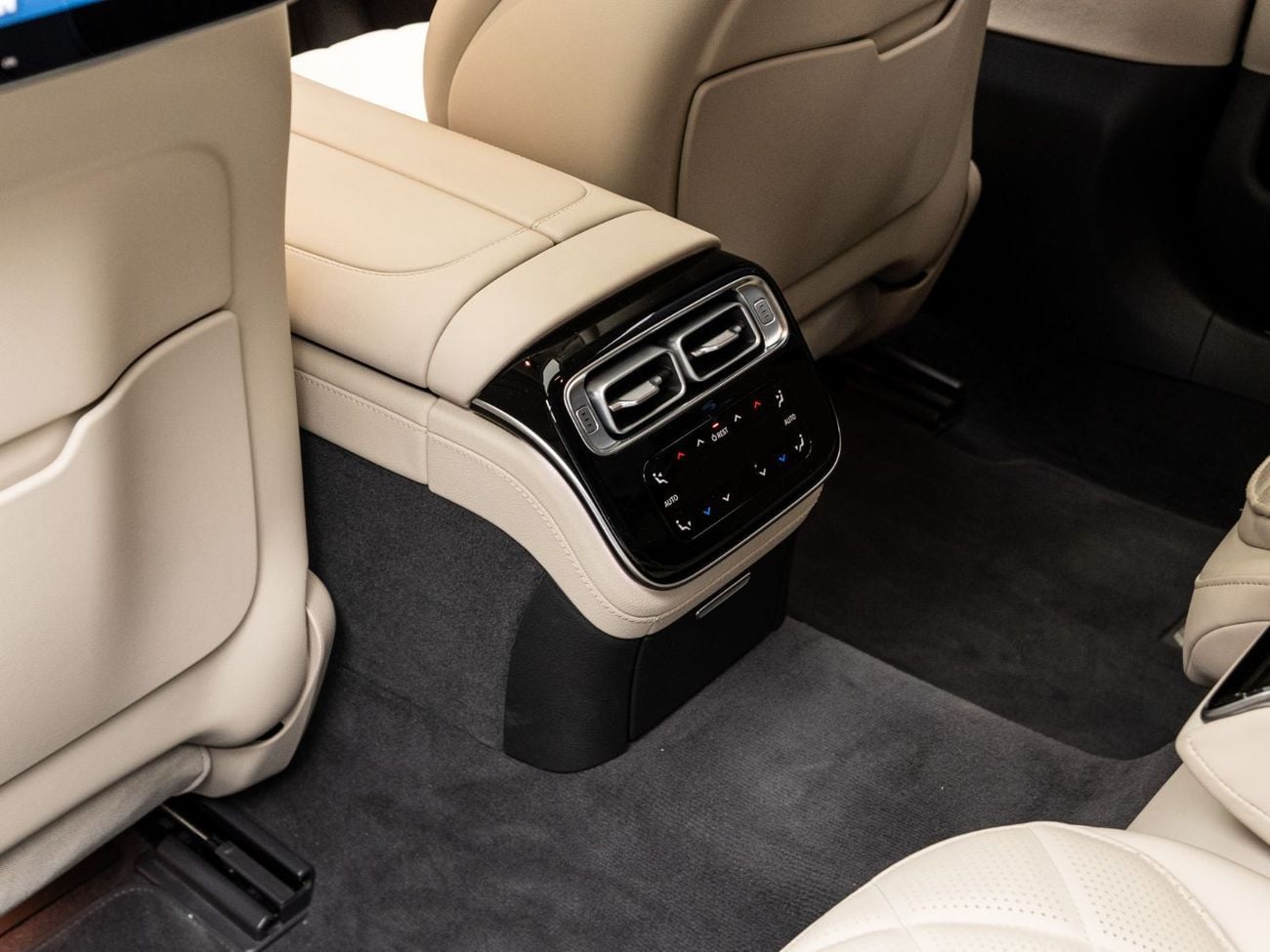 مرسيدس بنز S 500 2024 Mercedes S Class 500, 442bhp, 3.0L TC I6, 9 Speed Auto