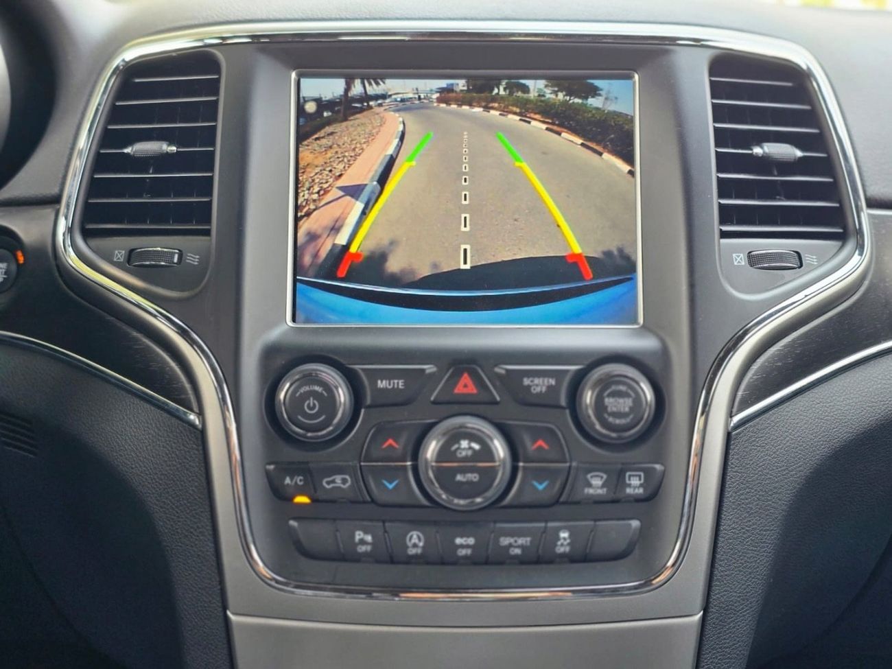 جيب جراند شيروكي GCC LIMITED WITH WARRANTY V6