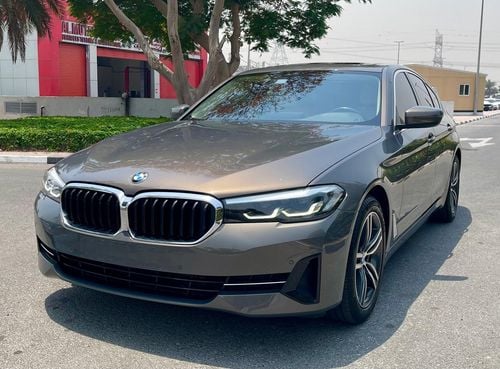 BMW 520i Std 2.0L Warranty & Service upto 2027 2021 GCC