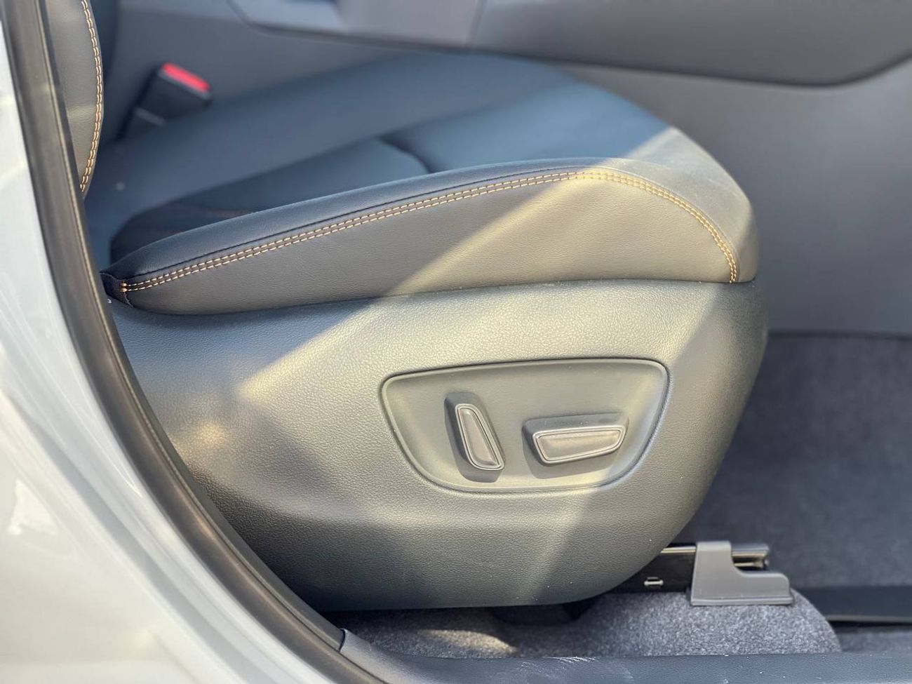 تويوتا راف ٤ 2.0L PTR A/T // 2025 // FULL OPTION WITH 360 CAMERA , RADAR , WIRELESS CHARGE //SPECIAL OFFER // BY