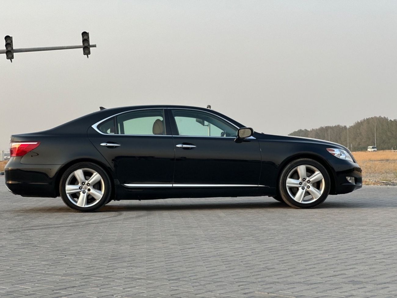 لكزس LS 460 موديل 2011 حاله ممتازه من الداخل والخارج فل مواصفات فتحهوتحكم كهربي كامل