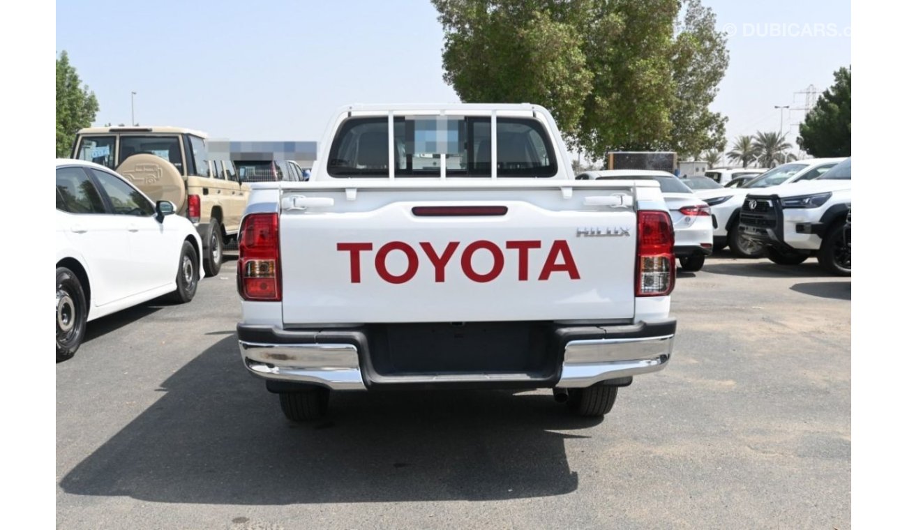 تويوتا هيلوكس Toyota Hilux 2.4L 4X2 Diesel 5 Speed Manual