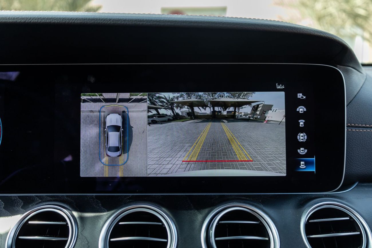 Mercedes-Benz E300 Premium 2.0L