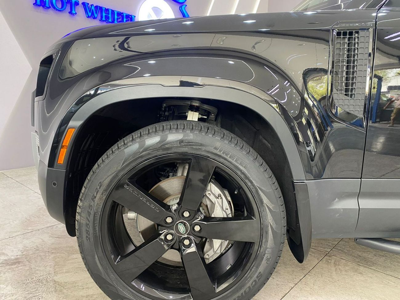 Land Rover Defender P400 110 | with warranty