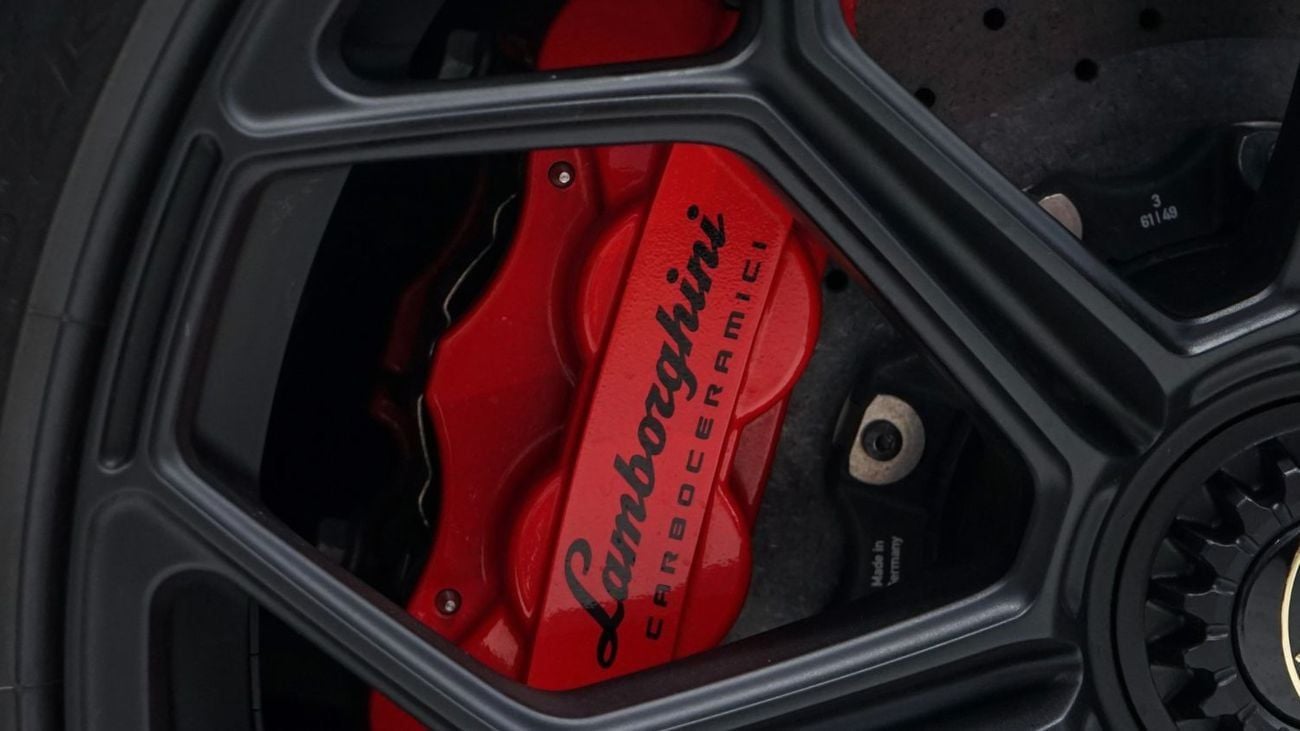 لامبورغيني أفينتادور SVJ 6.5L V12 | European Specs | 8,700 KM | Full Service History