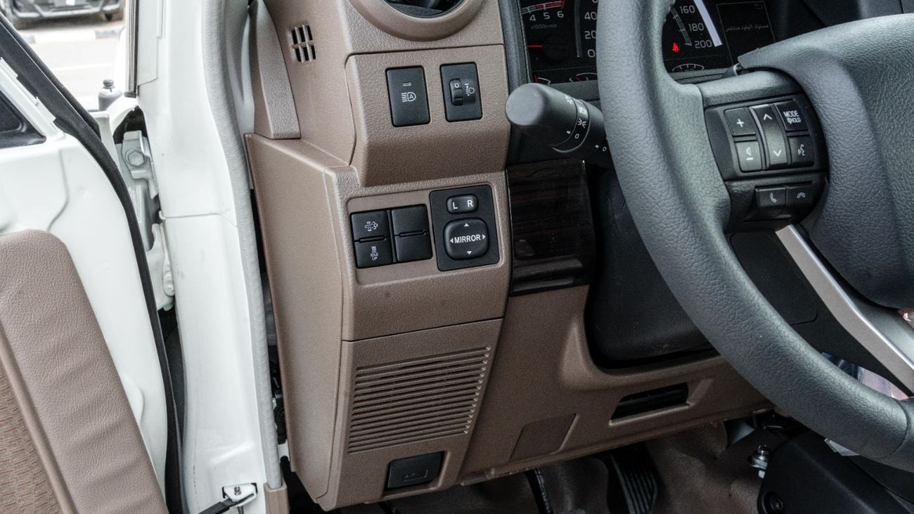 تويوتا لاند كروزر بيك آب 2026 Toyota LC79 2.8L MT Diesel (white-Brown)