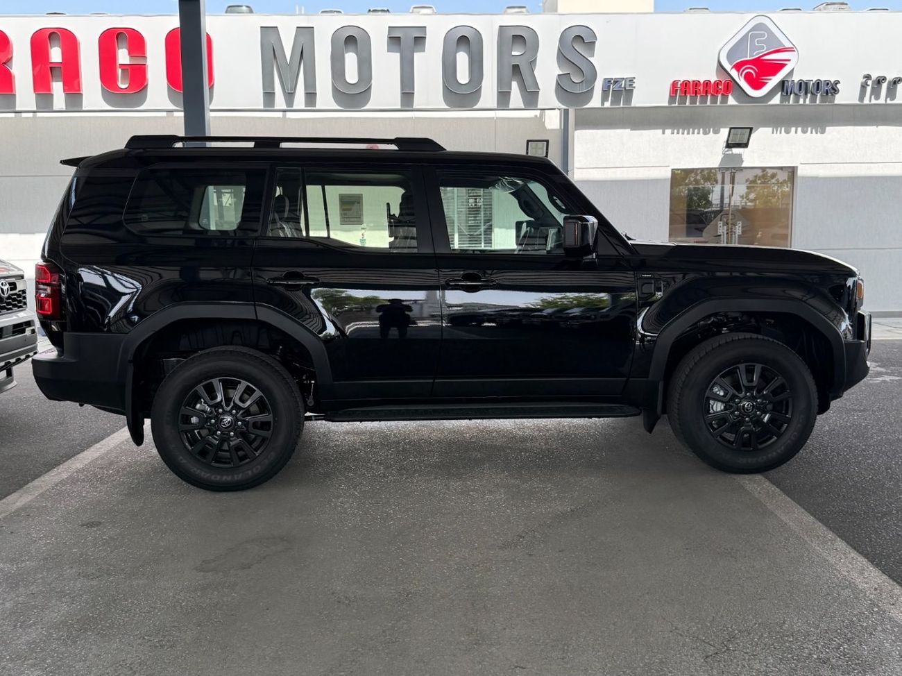 تويوتا برادو 2.8 DIESEL 4X4 AT VX -STD SUNROOF  **EXPORT ONLY**التصدير فقط خارج الخليج**