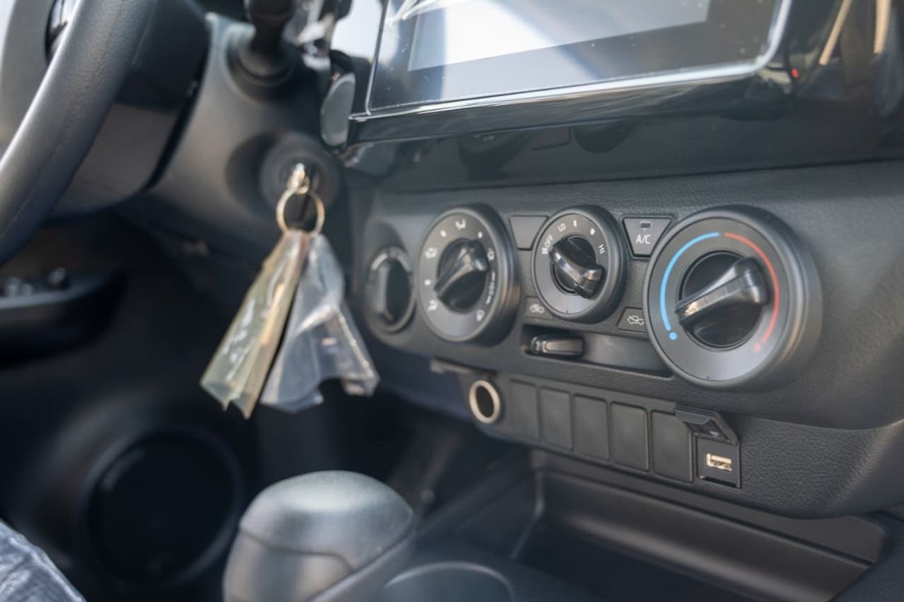 تويوتا هيلوكس 2.7L Medium Grade | Double Cabin | 4x4 | Automatic | Petrol