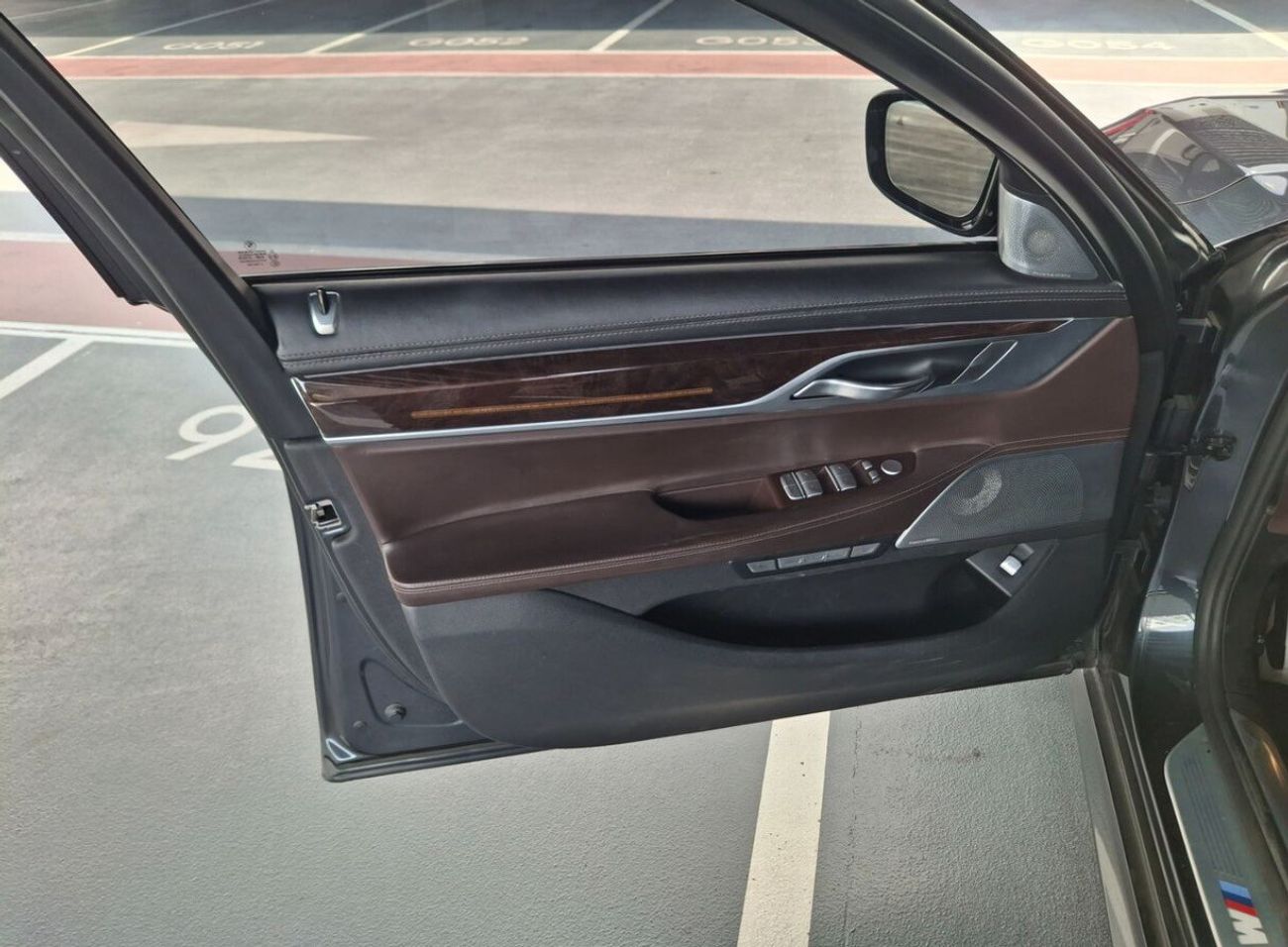 بي أم دبليو 750Li M Sport