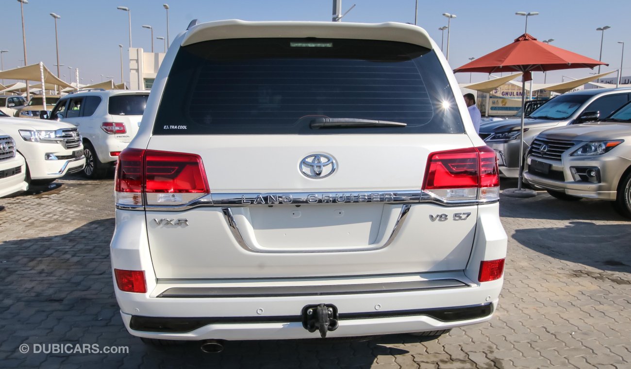 Toyota Land Cruiser VXR 5.7 V8