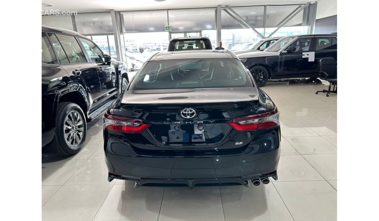 تويوتا كامري 2023 Model Toyota Camry SE 2.5L, Canadian specification - Black and Silver