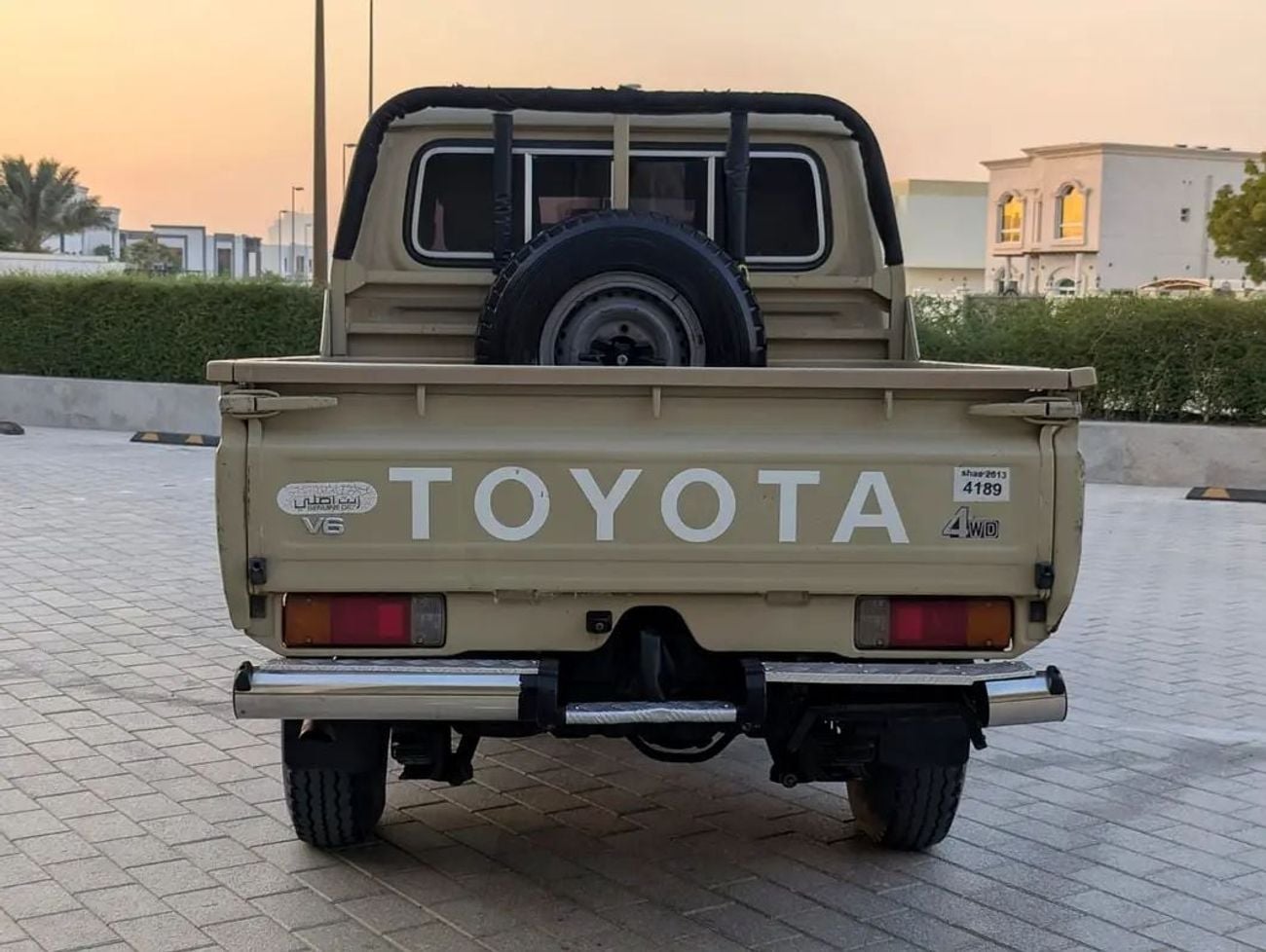 تويوتا لاند كروزر 70 LC79 LX محرك V6 سعة 4.0 لتر، بحالة داخلية وخارجية ممتازة