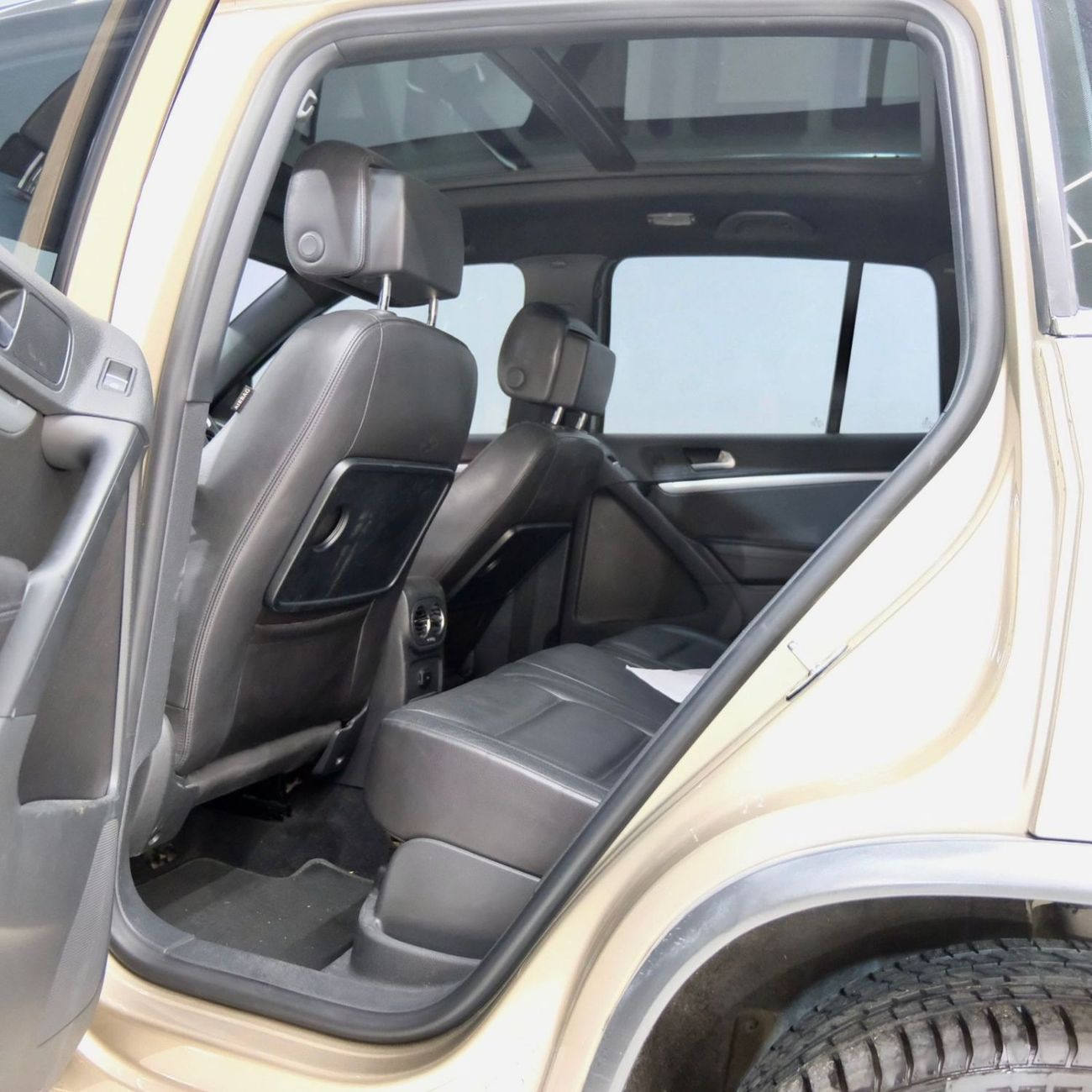 Volkswagen Tiguan R-Line 2.0L Volkswagen Tiguan R-Line 2013 | GCC Specs | Excellent Condition | Affordable Compact SUV