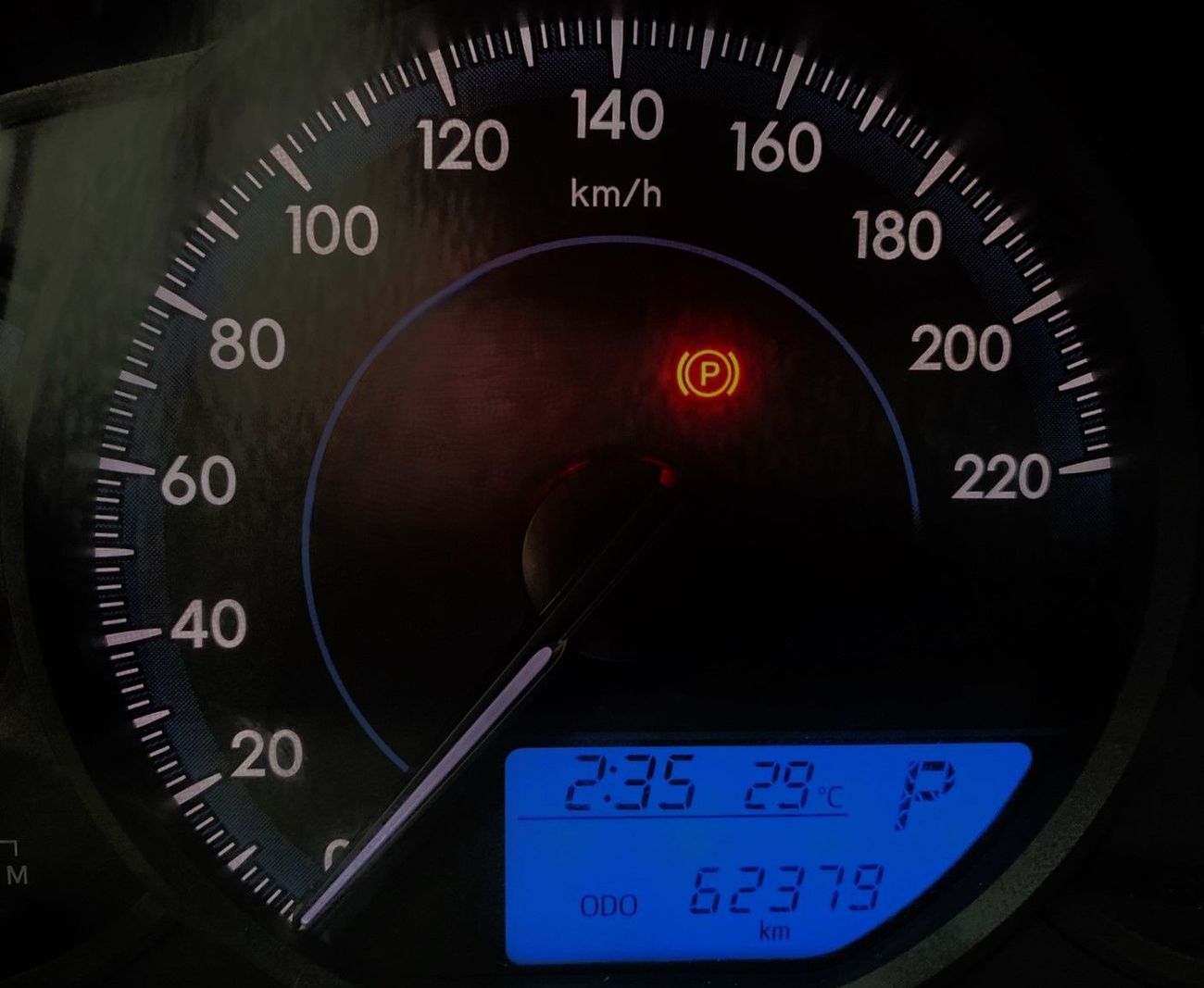 تويوتا يارس سيارة تويوتا ياريس SE (XP130) 2021، سيدان بأربعة أبواب، محرك بنزين 4 سلندر سعة 1.5 لتر، ناقل حركة أو