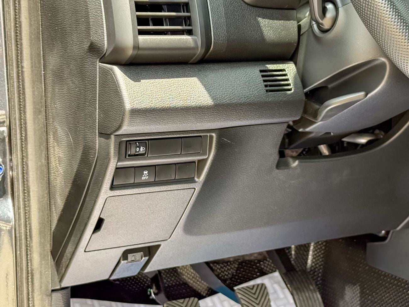 ميتسوبيشي L200 2027 GL | Mid-Line 2.4L Petrol 4x4 MT | DC Pickup | Brand New | EXPORT