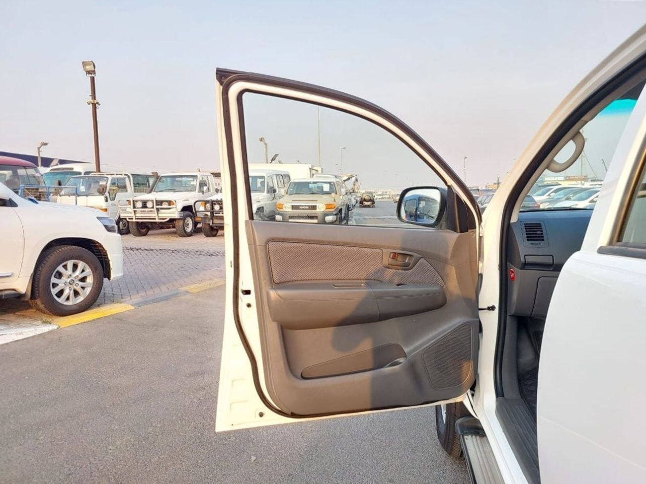 تويوتا هيلوكس TOYOTA HILUX VIGO PICK UP RHD 2012 MODEL 3.0 L DIESEL AUTOMATIC(PM66119)