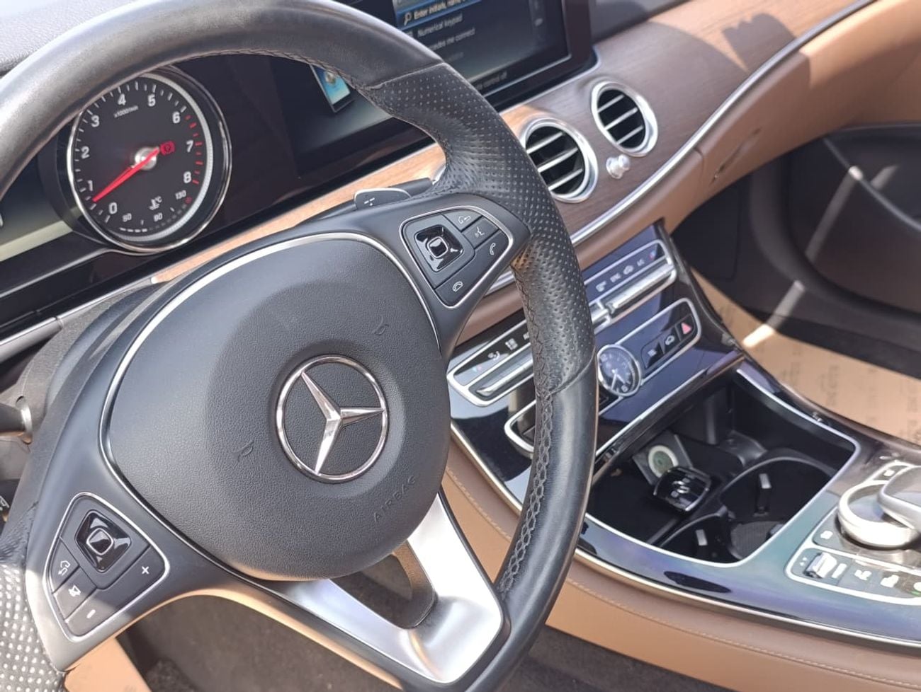 مرسيدس بنز E300 Premium + 2.0L