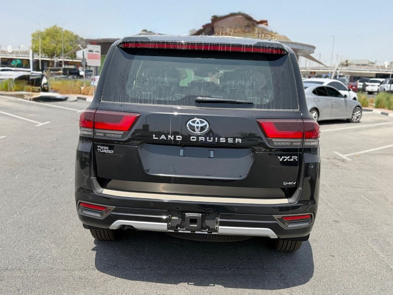 Toyota Land Cruiser VXR LC300 3.5 HYBRID GCC OMANI 2026