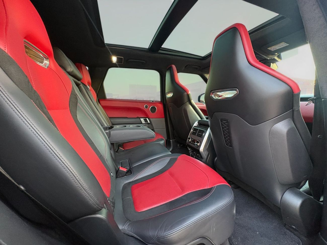 لاند روفر رينج روفر سبورت SVR Carbon Edition 5.0L V8 SUPERCHARGED A/T | 2021 | AED 4140 per month