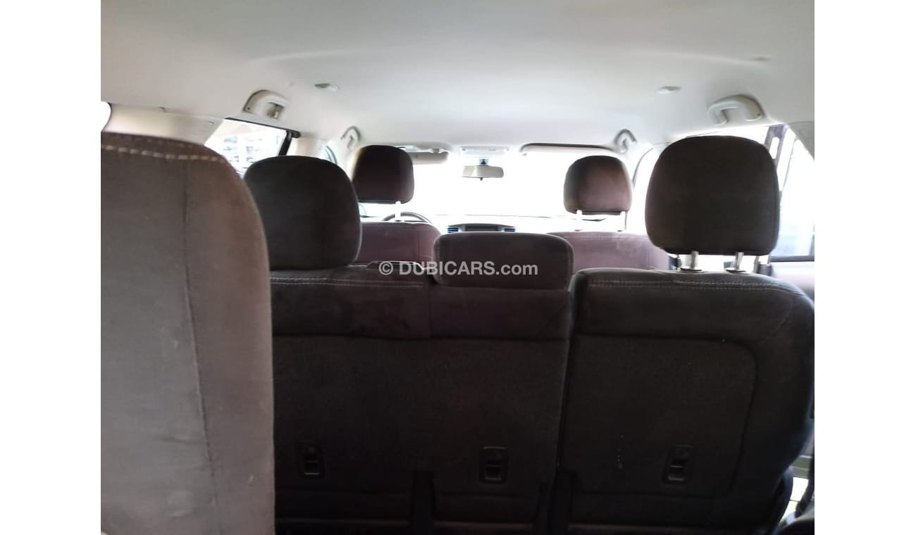 Nissan Pathfinder American import number 2, white color inside gray, fingerprint, rear camera screen, cruise control,