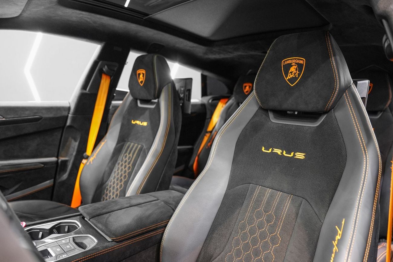 Lamborghini Urus 4.0T V8 Performante Rear Seat Entertainment, Carbon Fiber Pack, Lamborghini Warr + Serv!!